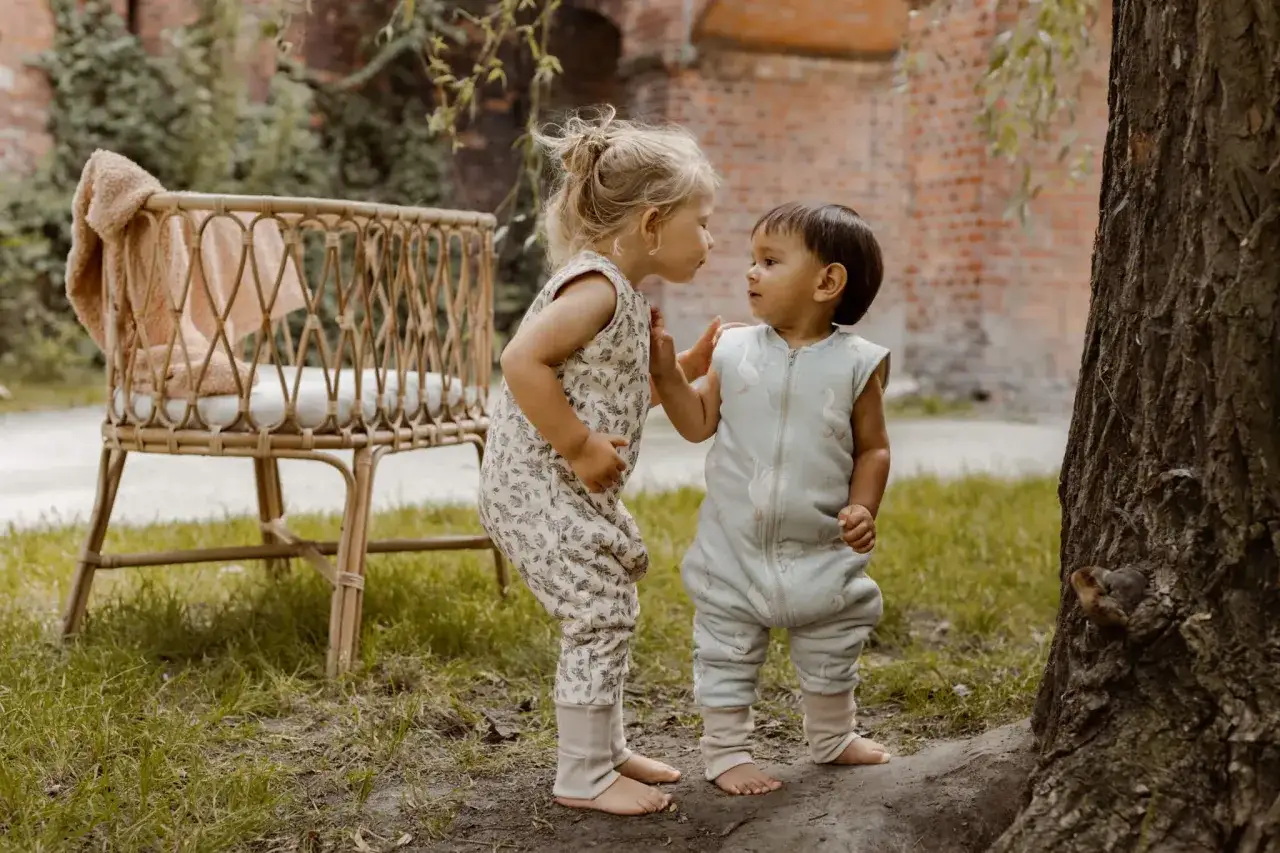 Śpiworek z nogawkami - jak wybrać? Przewodnik dla rodziców