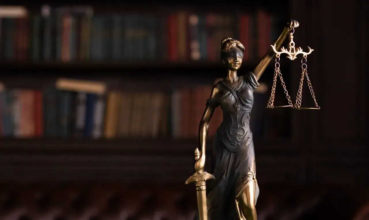 Ile trwa rozprawa sądowa karna? Odkryj, co wpływa na czas trwania