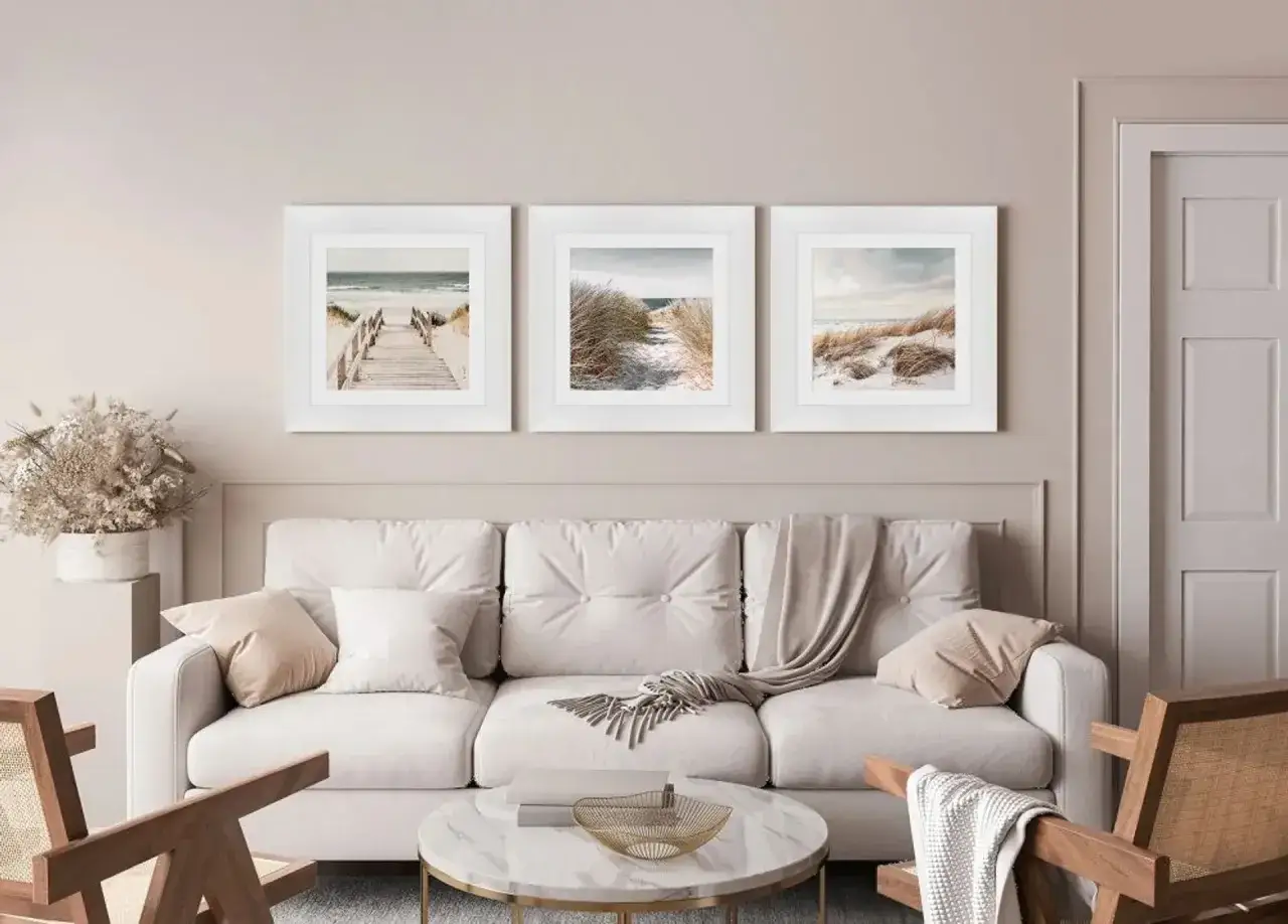 Beżowy kolor ścian z czym łączyć, aby uniknąć nudnych aranżacji