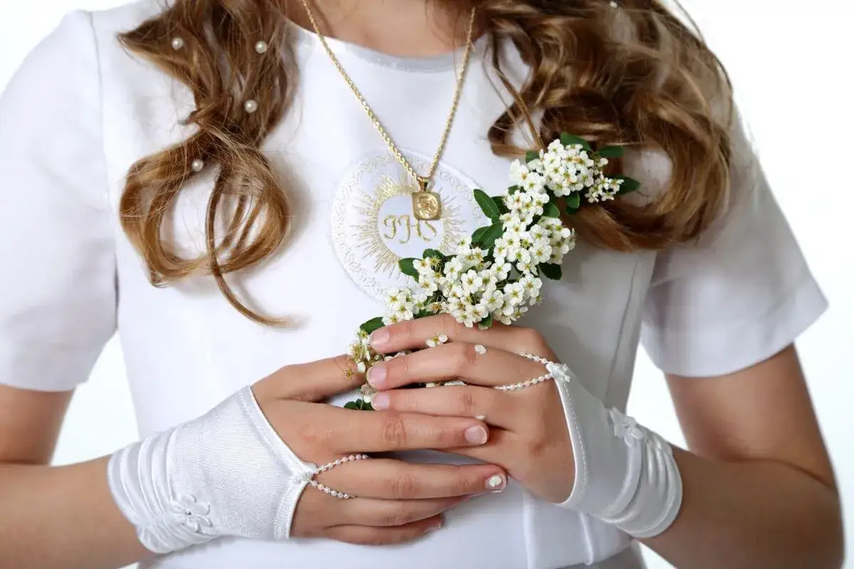 Co można kupić dziewczynce na komunię, aby zachwycić i wzruszyć