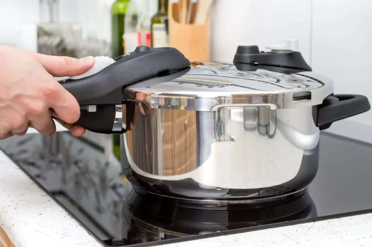 Czas gotowania zup w szybkowarze: sekrety szybkiego i smacznego