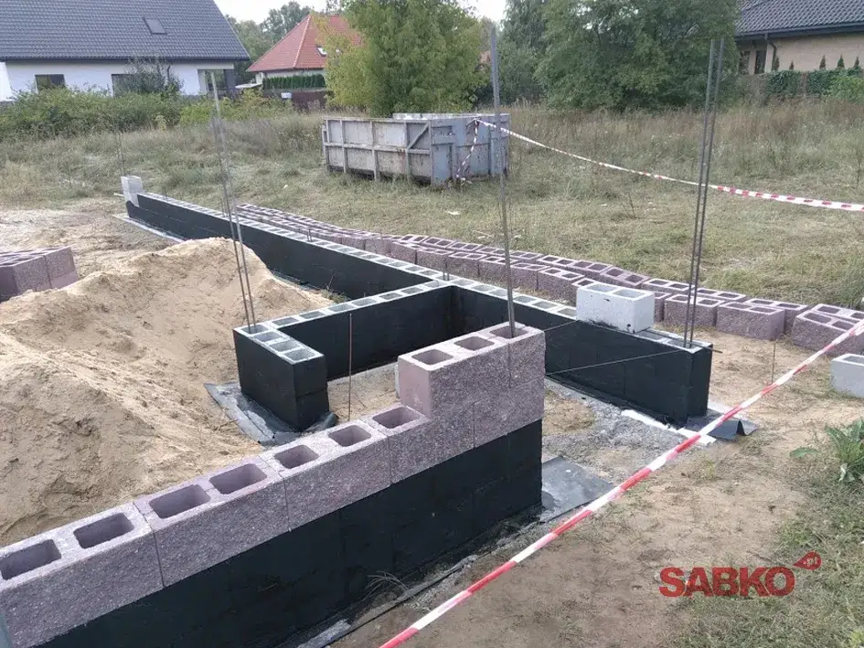 Jakie zbrojenie pod ogrodzenie? Klucz do trwałej konstrukcji ogrodzenia