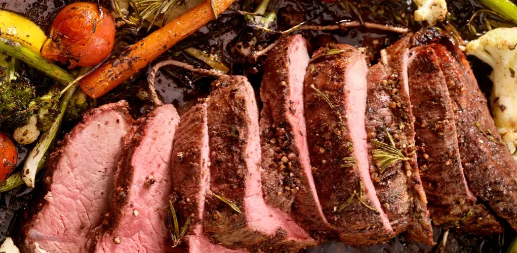 Jak długo piec wołowinę w rękawie? Sekrety idealnego mięsa