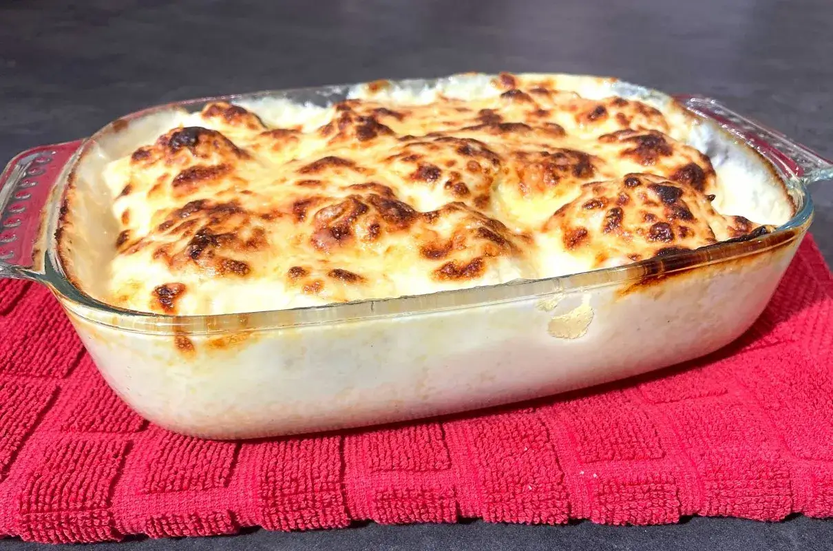 Zapiekanka z kalafiora z serem: Kremowa, chrupiąca i bez wody!