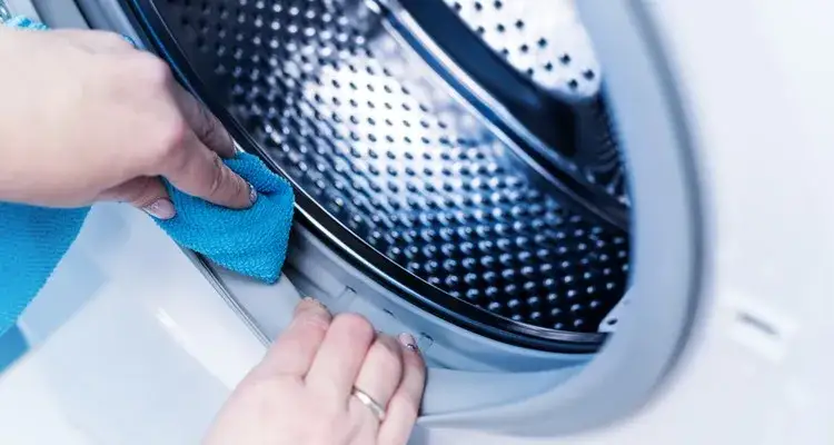 Jak wyczyścić pralkę? Ocet, soda i profesjonalne sposoby