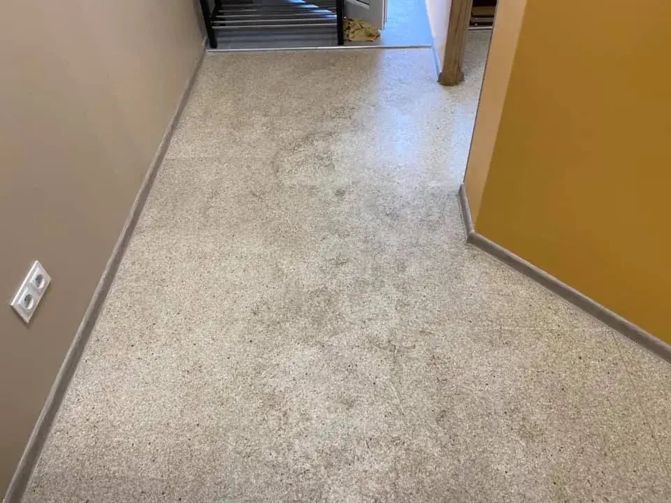 Jak bezpiecznie i skutecznie myć wykładzinę PCV bez uszkodzeń