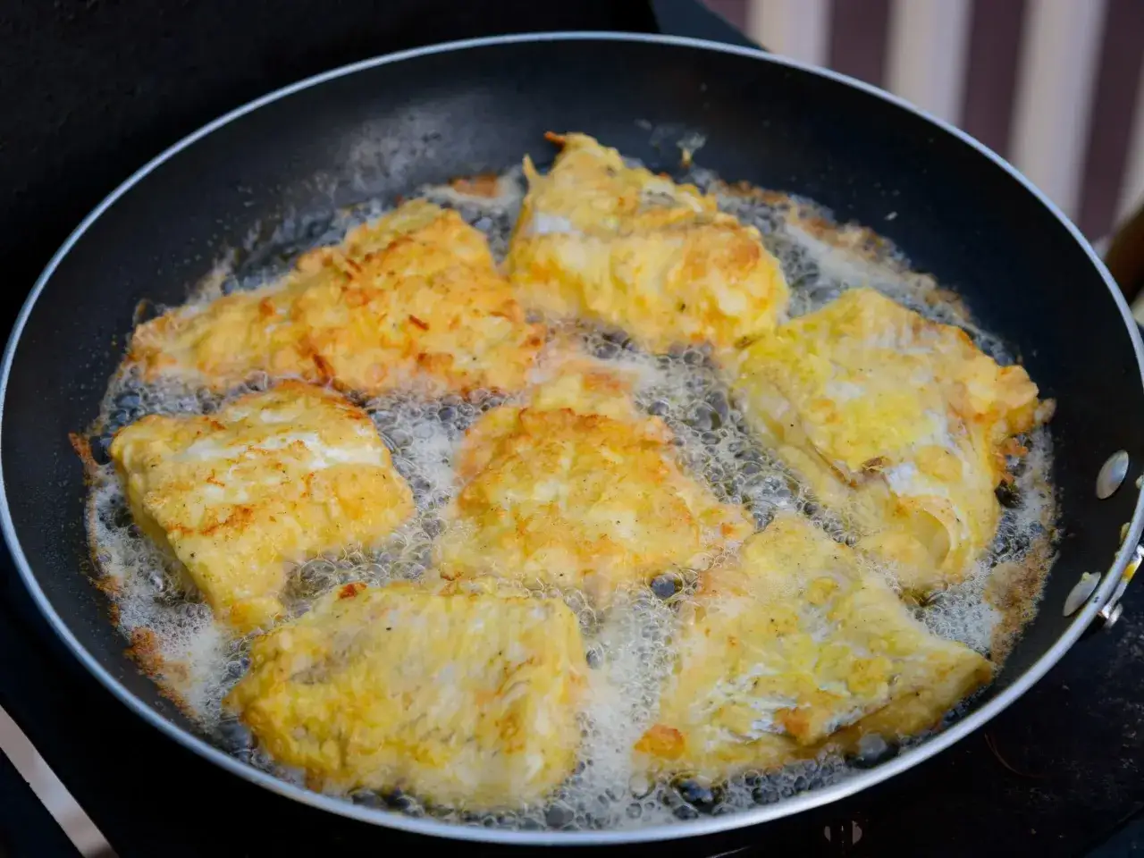 Jak usmażyć rybę idealnie? Soczysta, chrupiąca i bez wpadek!