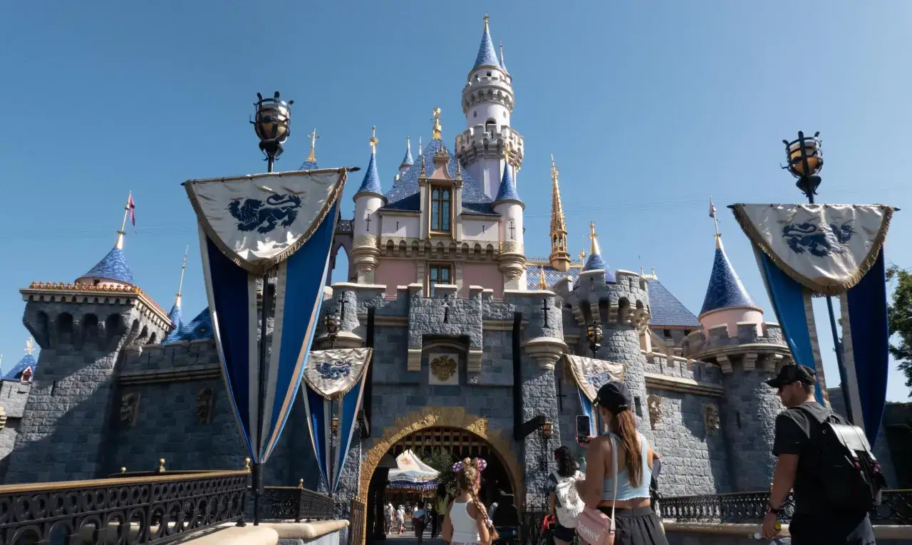 W jakim kraju jest Disneyland? Odkryj lokalizacje parków na świecie