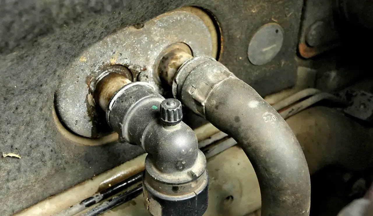 Tajemniczy ubytek płynu? Zdiagnozuj nieszczelną chłodnicę EGR!