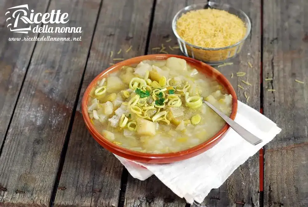 Minestra di Porri: Ricetta Cremosa e Facile | Segreti e Varianti