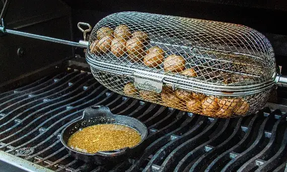 Jakie przybory do grilla? Poradnik eksperta dla mistrza smaku