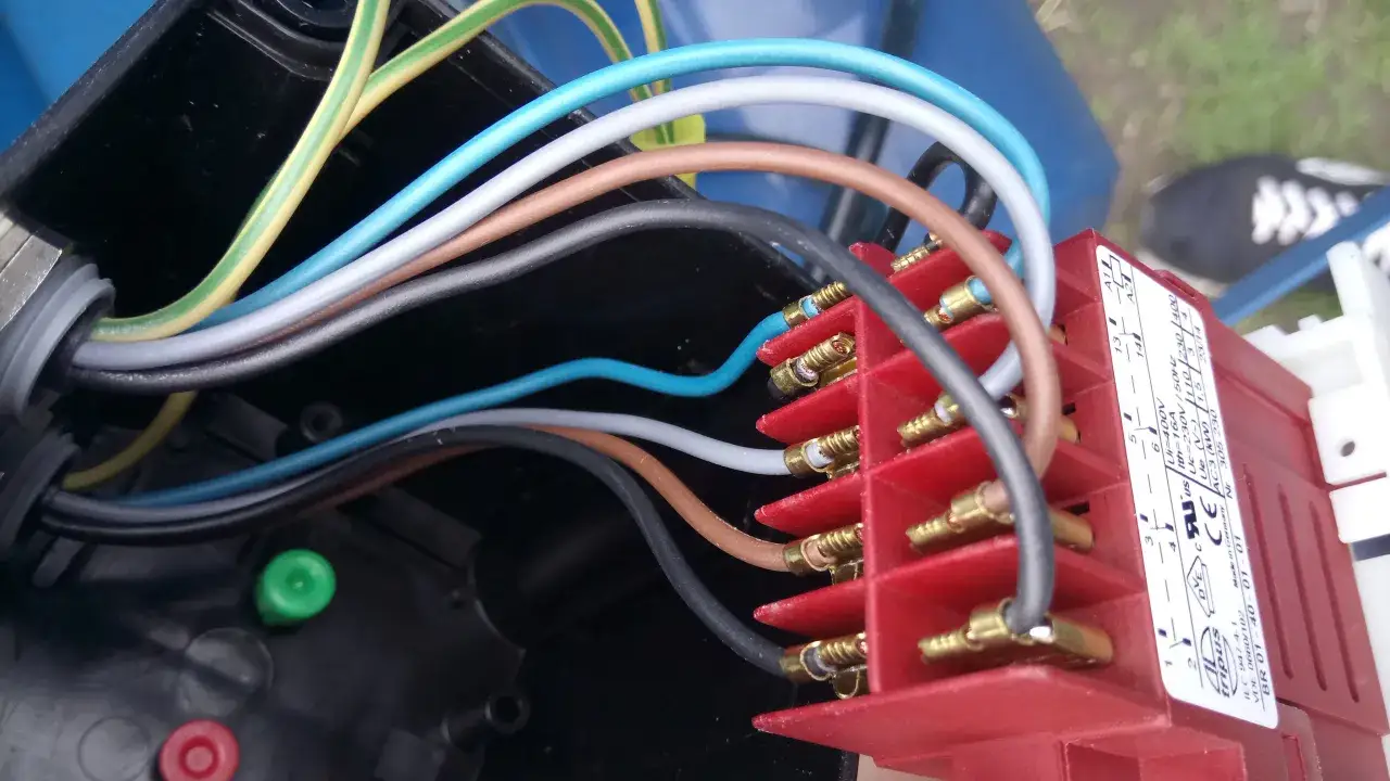 Jak podłączyć włącznik do betoniarki? Bezpieczny poradnik krok po kroku