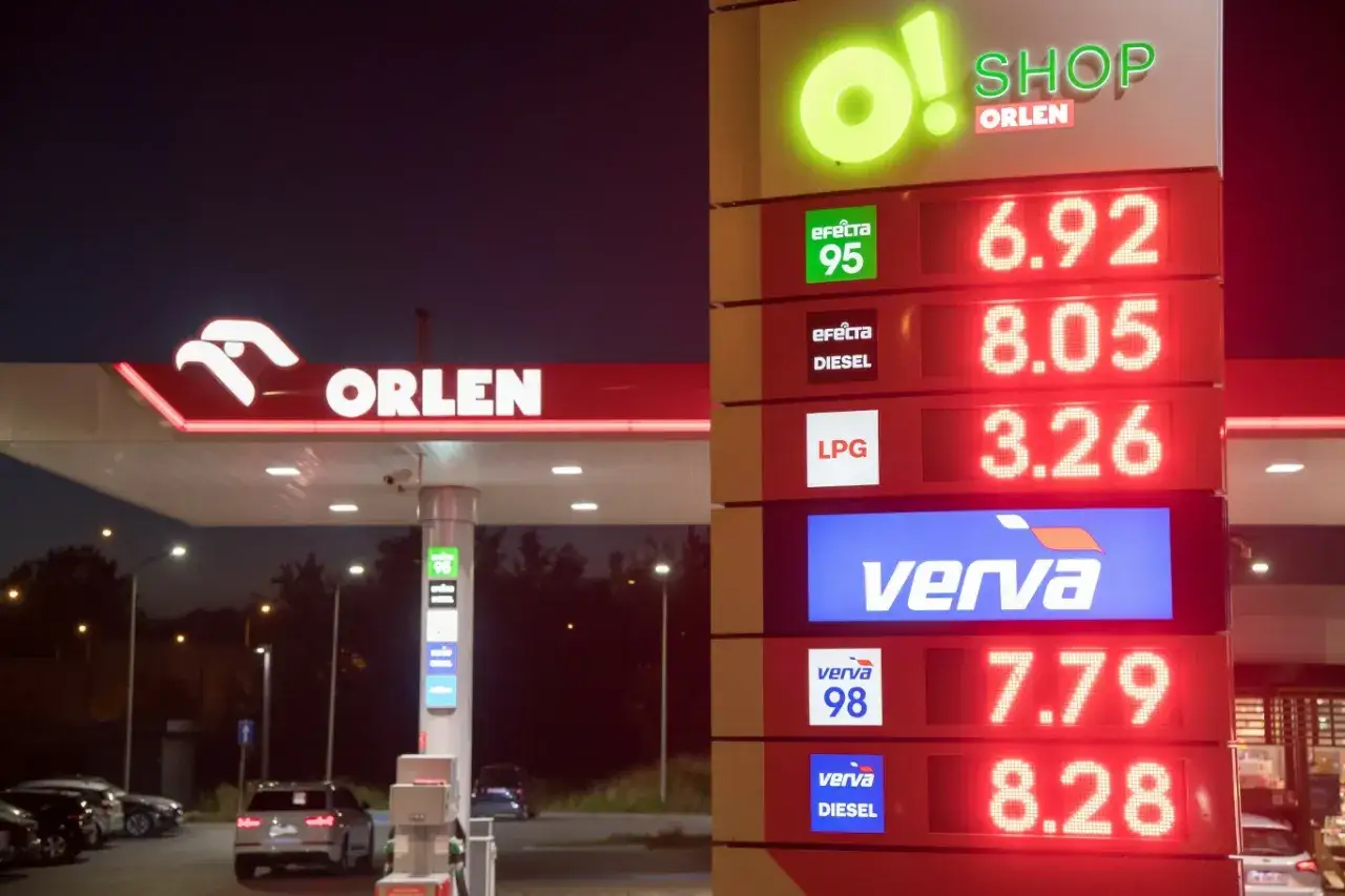 Ceny paliw na Orlenie: dlaczego olej napędowy jest droższy niż benzyna? Diesel 8.05 zł, benzyna 95 6.92 zł.