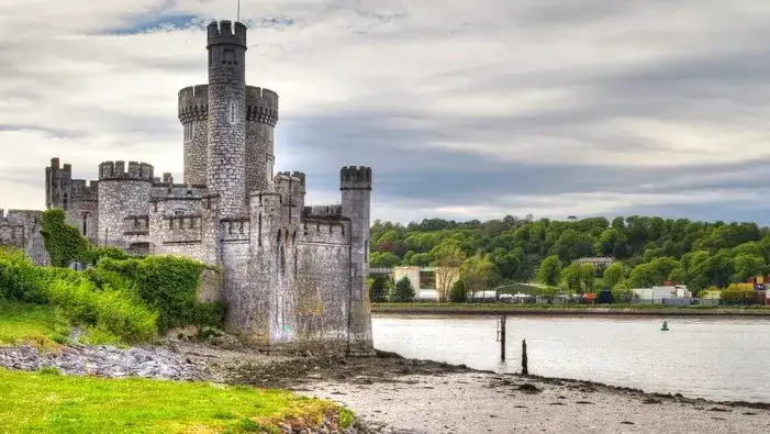 Ile kosztuje lot do Irlandii? Sprawdź najniższe ceny i trasy