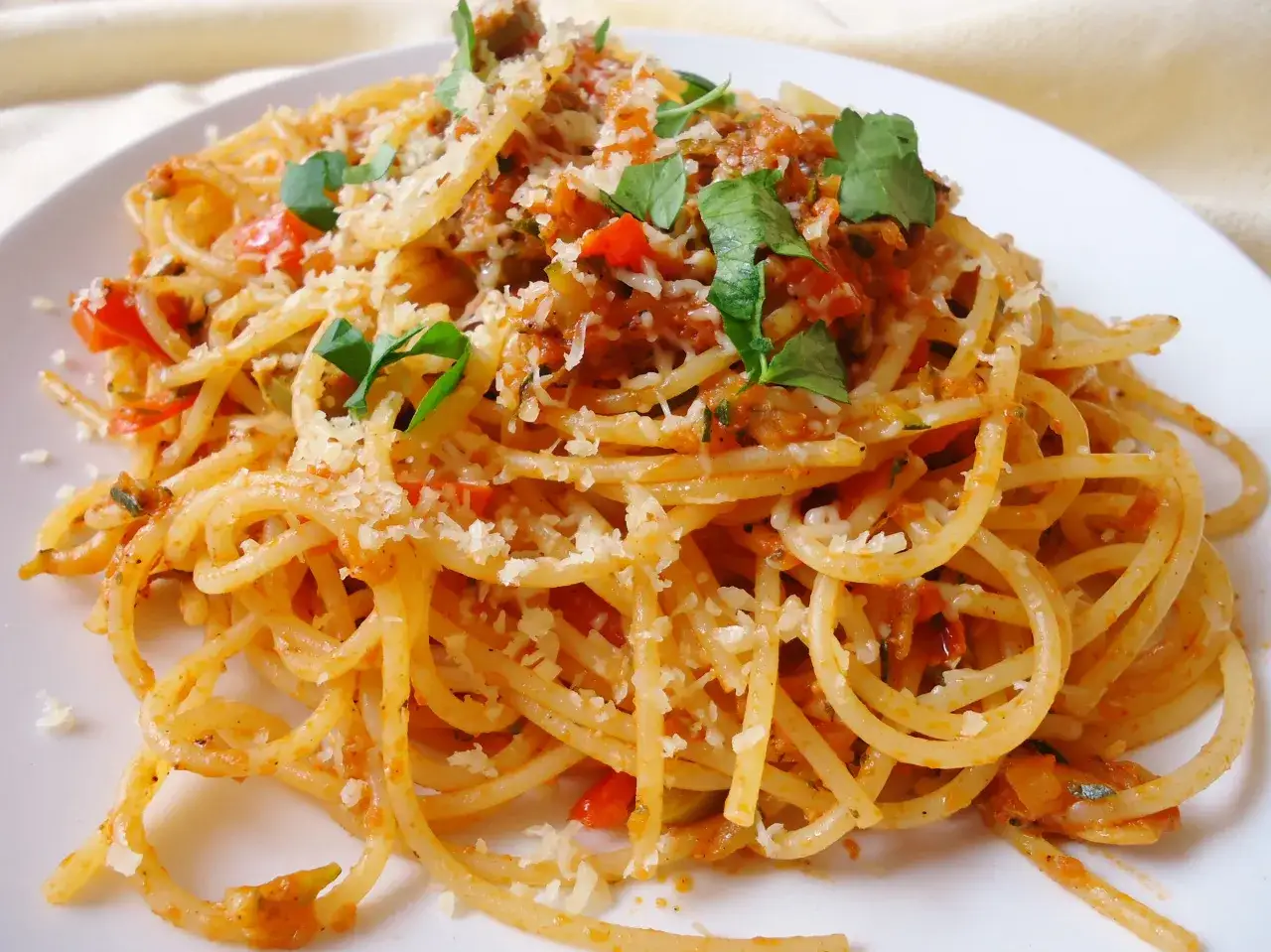 Spaghetti z cukinii i marchewki: Jak zrobić idealne i bez wodnistości?