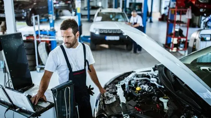 Czy warto otworzyć warsztat samochodowy? Kluczowe informacje i koszty