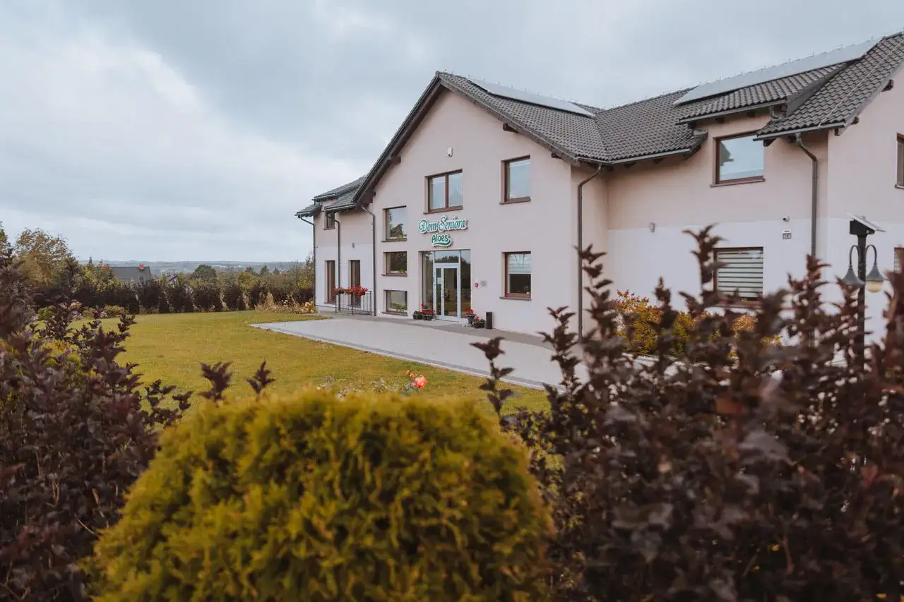 Dom Seniora Aloes Łapalice: Czy to idealne miejsce dla bliskich?