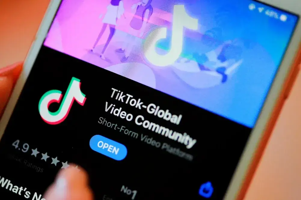 Bezpieczne ustawienia TikTok dla dorosłych: Jak kontrolować treści i chronić konto