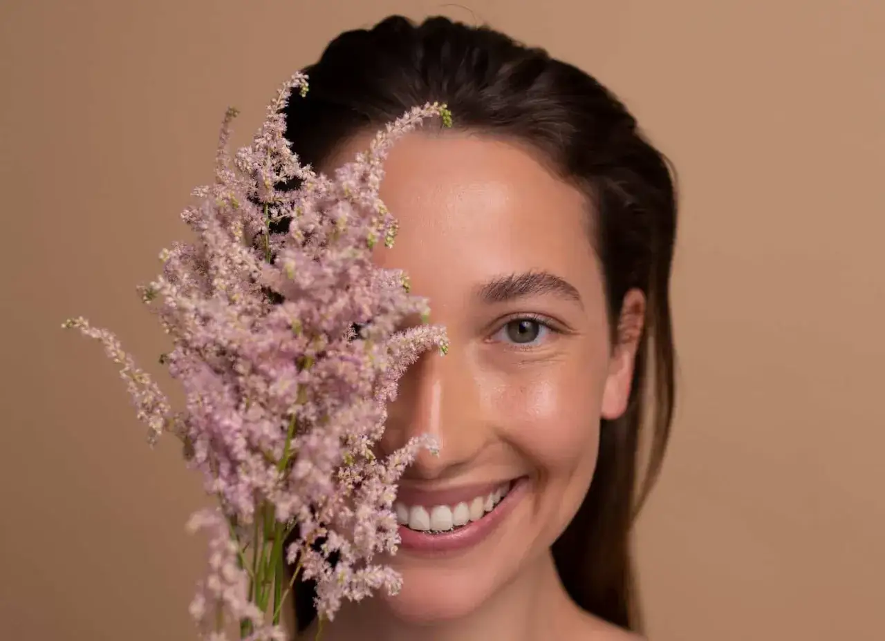 Czy makijaż niszczy cerę? Poznaj prawdę o wpływie kosmetyków na skórę