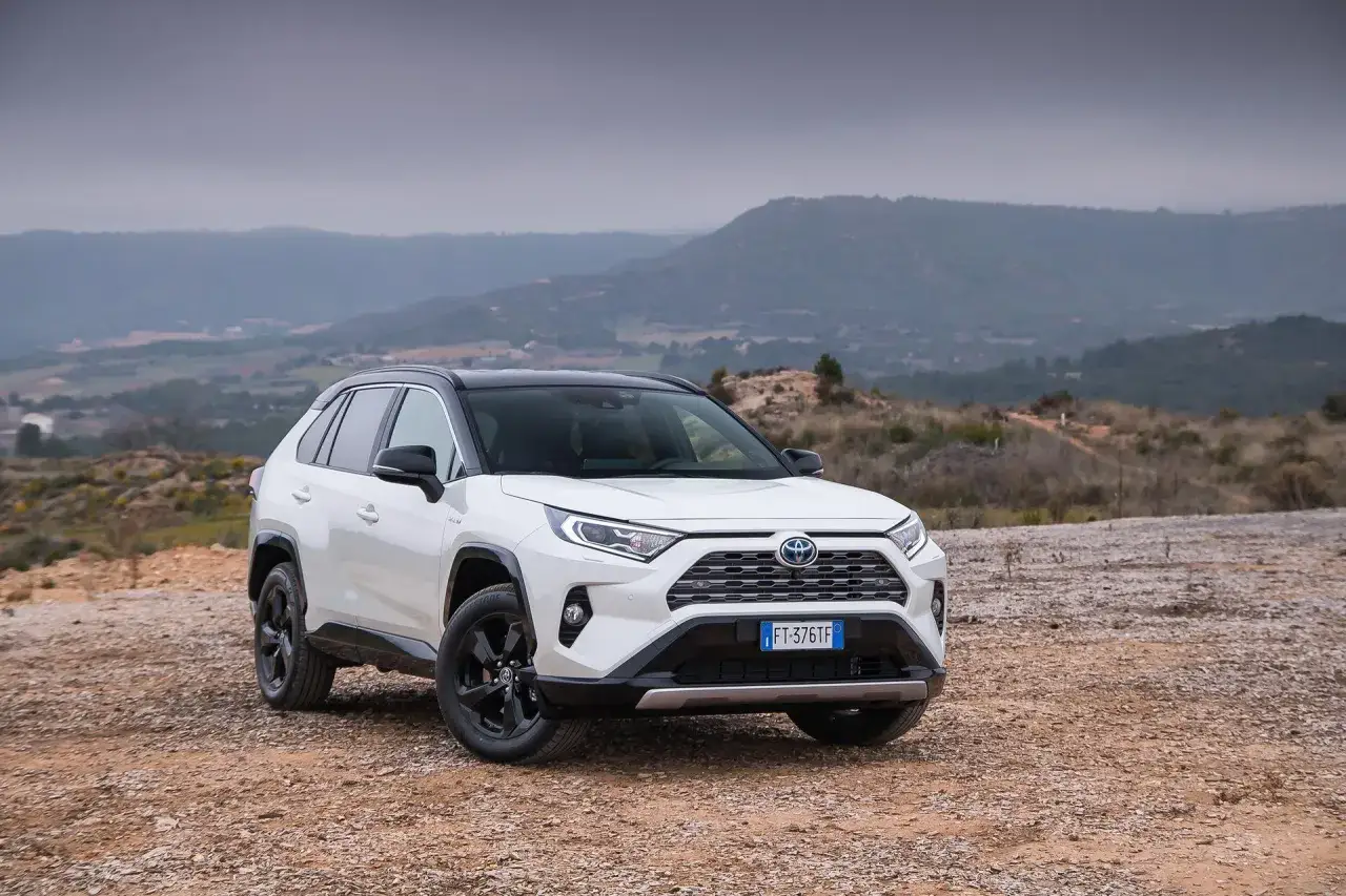 Toyota RAV4: pojemność baku - dane dla każdej wersji i generacji