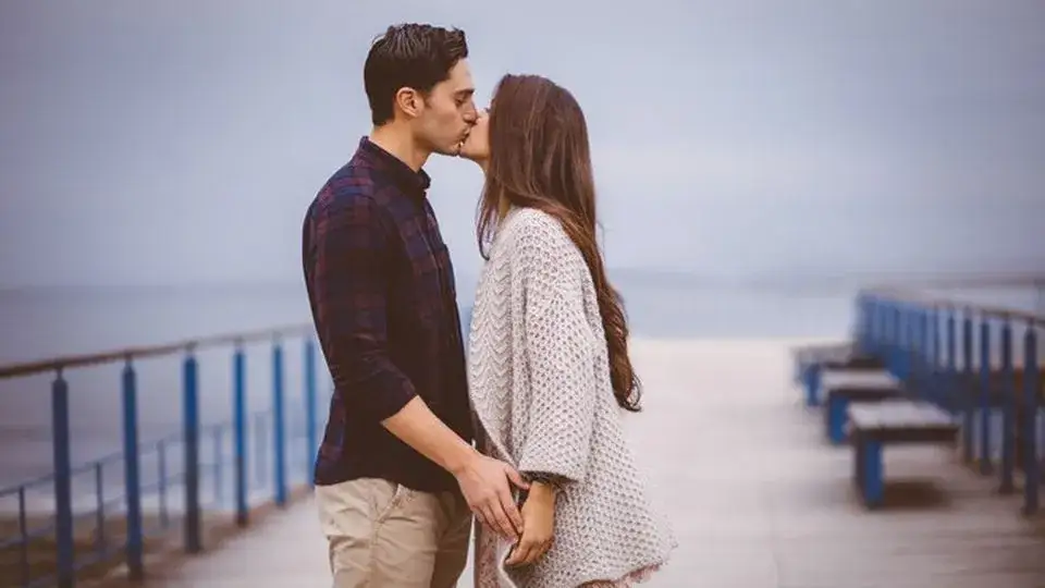 Jak facet chce zaimponować? Sygnały, które musisz znać