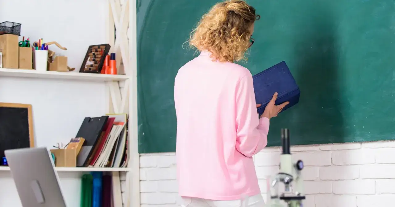 Czy dyrektor szkoły może być wychowawcą klasy? Sprawdź przepisy i wyjątki