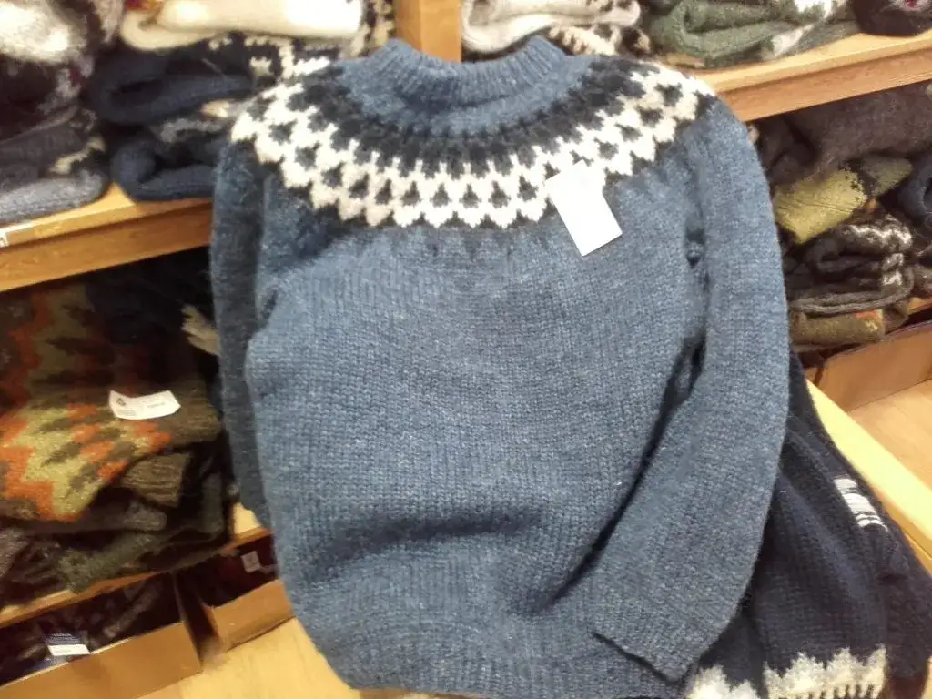 Autentyczny sweter islandzki: gdzie kupić i jak rozpoznać oryginał?