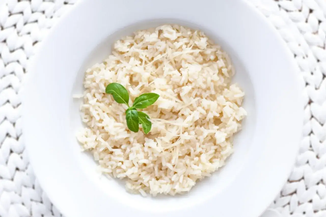 Sypki ryż krok po kroku: Koniec z kleistą papką!