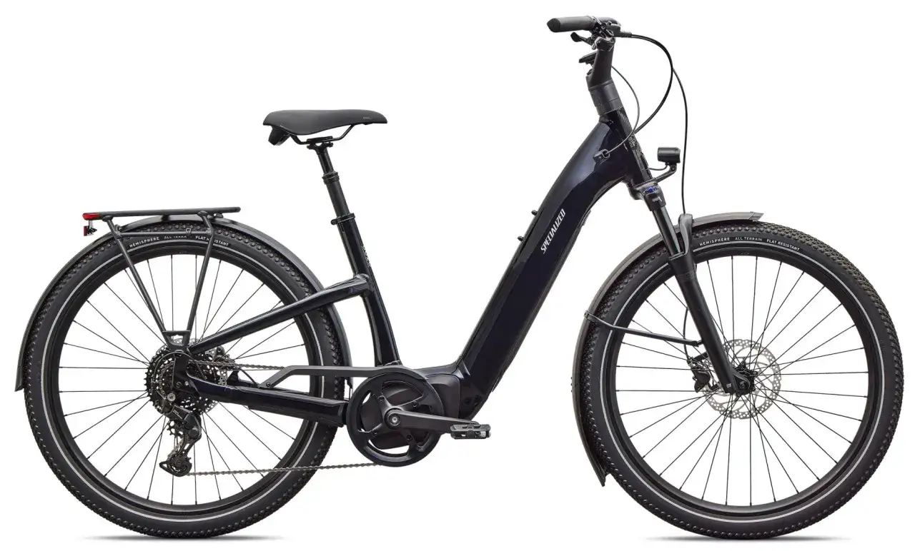 Elegancki, ciemnogranatowy rower elektryczny od renomowanego producenta rowerów elektrycznych. Idealny do miasta i na wycieczki.