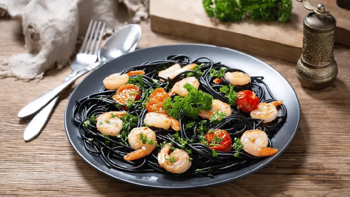 Spaghetti z czarnym makaronem - sekrety smaku i najlepsze przepisy