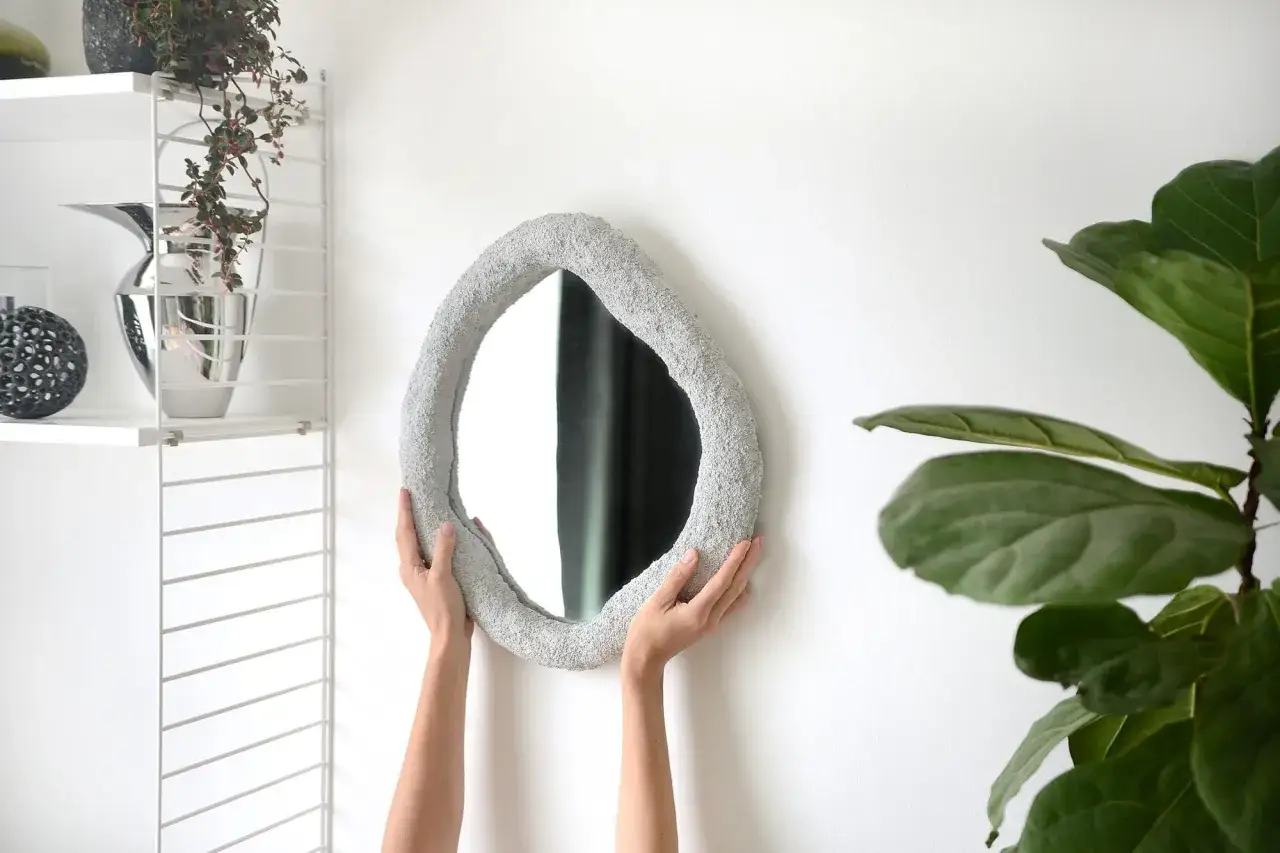 Z czego zrobić ramę do lustra? Odkryj najlepsze materiały i style