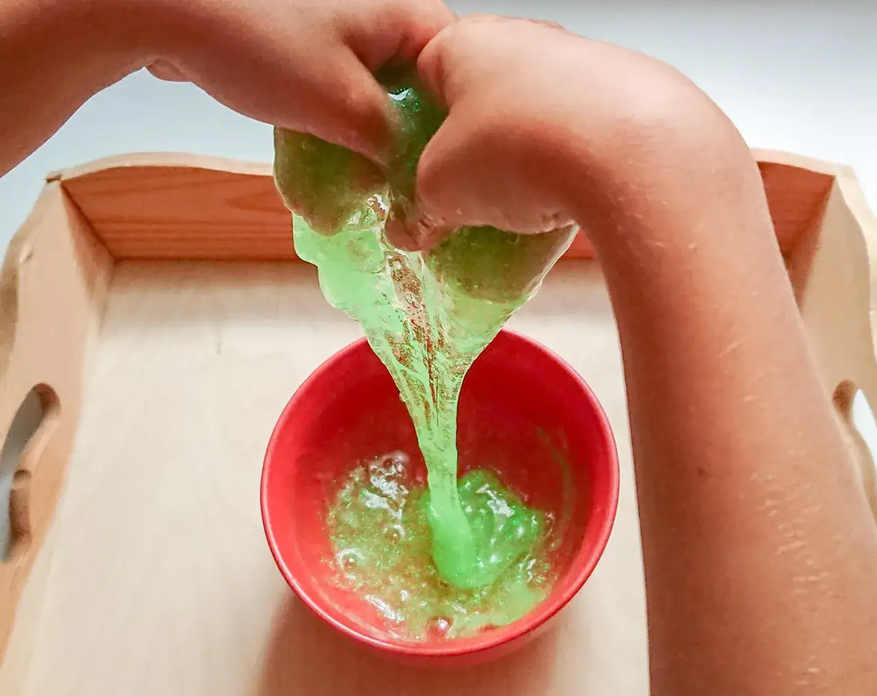 Jak zrobić gluta z pianki do golenia - prosty przepis na zabawę