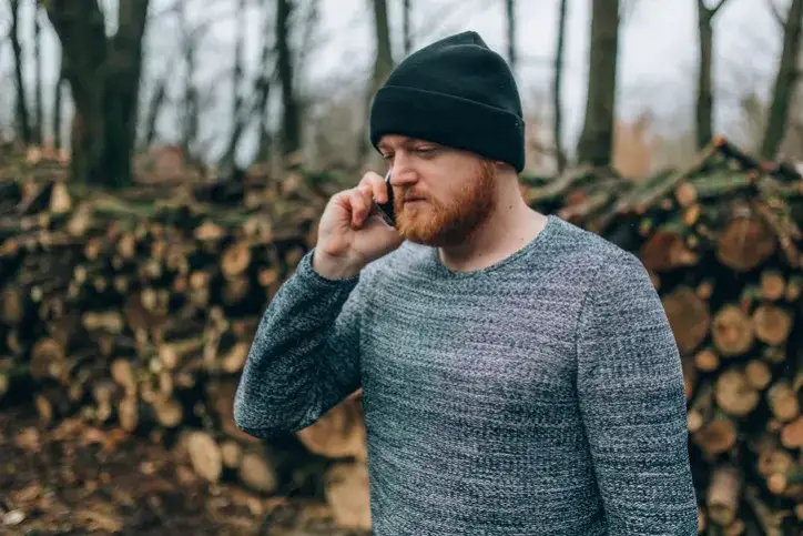 Jakie są modne czapki męskie na sezon jesień-zima, aby nie zmarznąć?