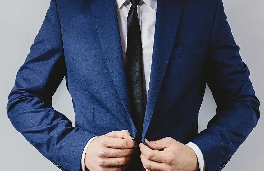 Czy do kremacji potrzebne jest ubranie? Poznaj ważne zasady i opcje