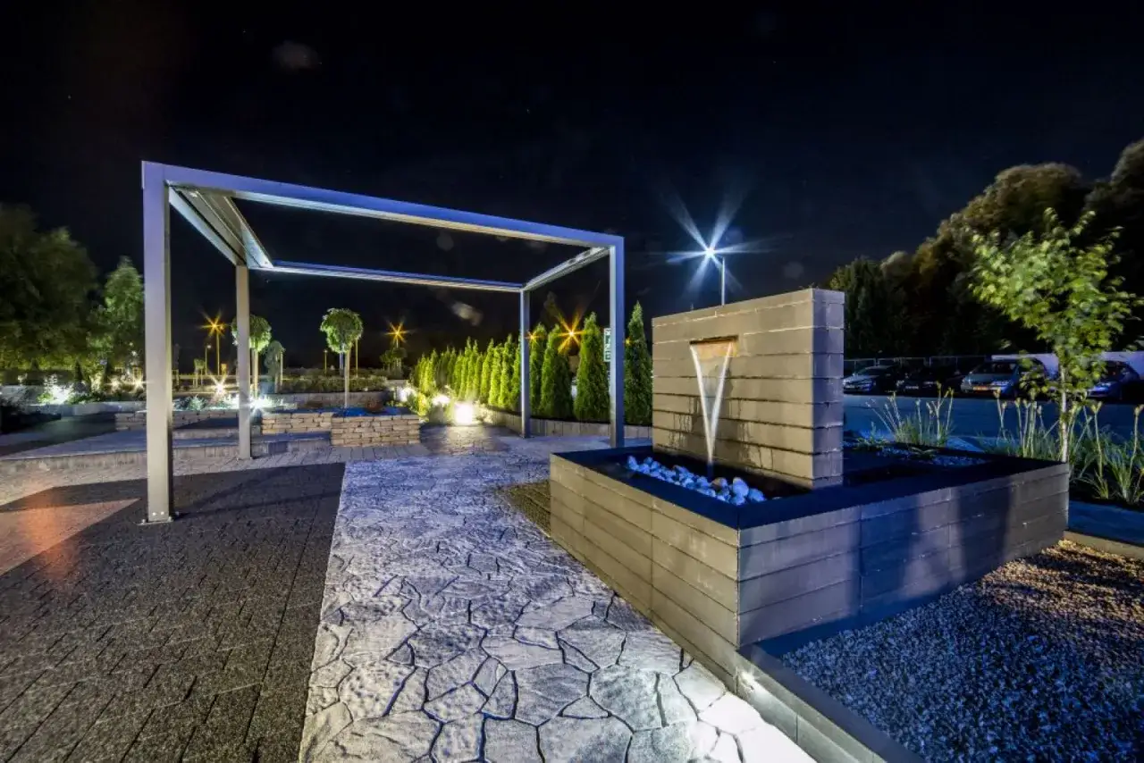 Nowoczesna fontanna w ogrodzie | Nowy trend i wystrój