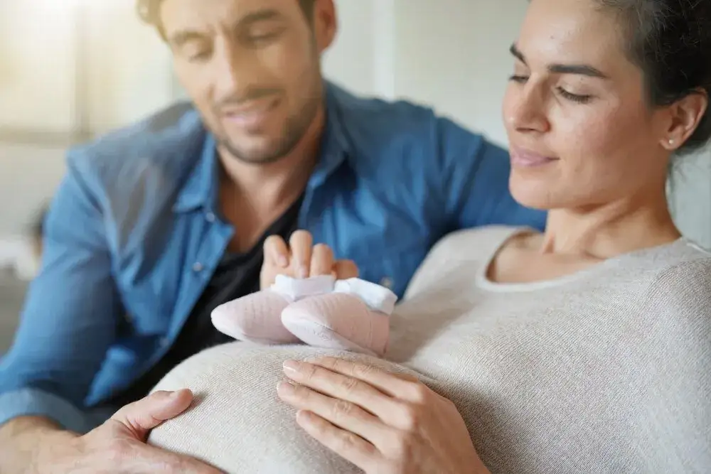 Kto wypłaca zasiłek macierzyński po ustaniu zatrudnienia i co warto wiedzieć