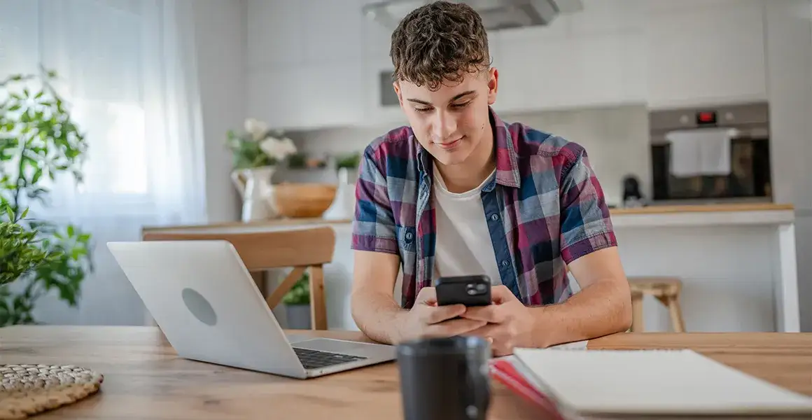 Jak zaprogramować sztuczną inteligencję – proste kroki i narzędzia