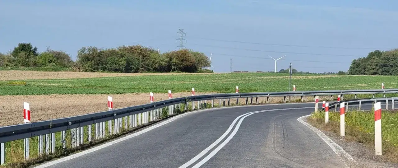 Co ile są słupki na autostradzie? Odkryj ważne szczegóły i odstępy