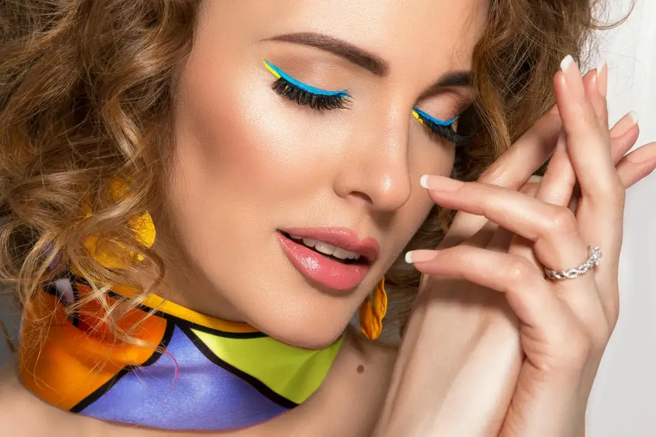 Jak zrobić makijaż krok po kroku? Poradnik dla początkujących!