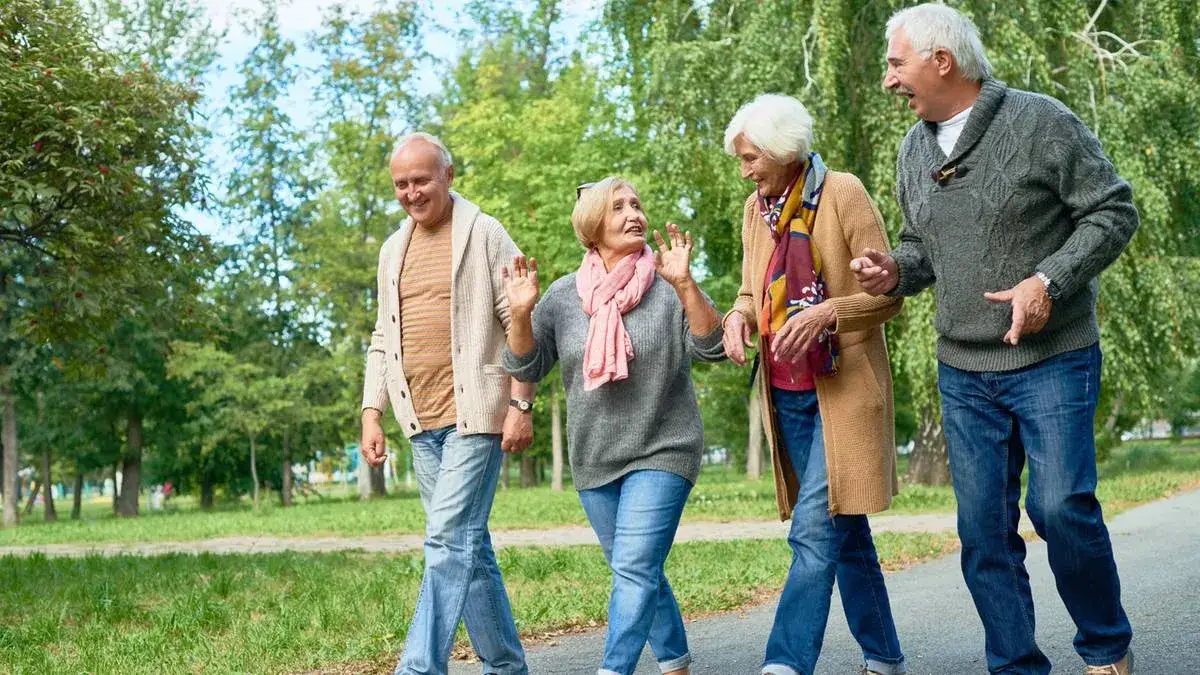 Ile kroków dziennie senior? Realne cele dla zdrowia i energii