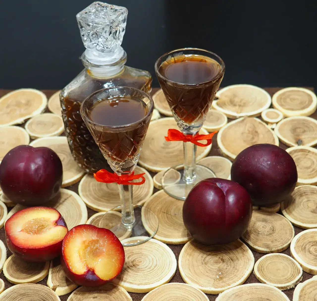 Śliwki z nalewki: Skarb kuchni! Wykorzystaj je w słodkich i wytrawnych daniach