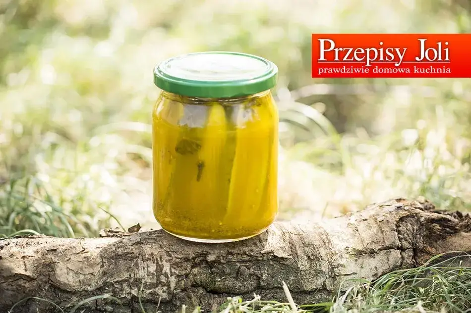 Jak zrobić chrupiące ogórki w curry? Sprawdzony przepis!