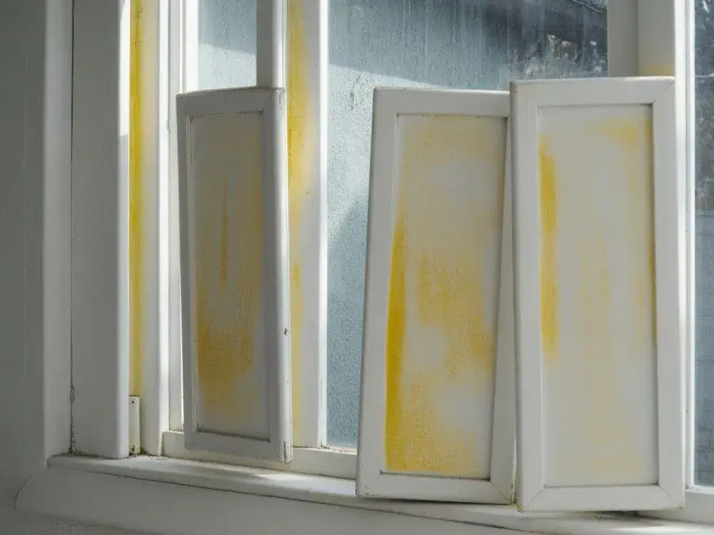 Jak wybielić ramy okienne PCV? Sprawdzone sposoby na żółte plamy