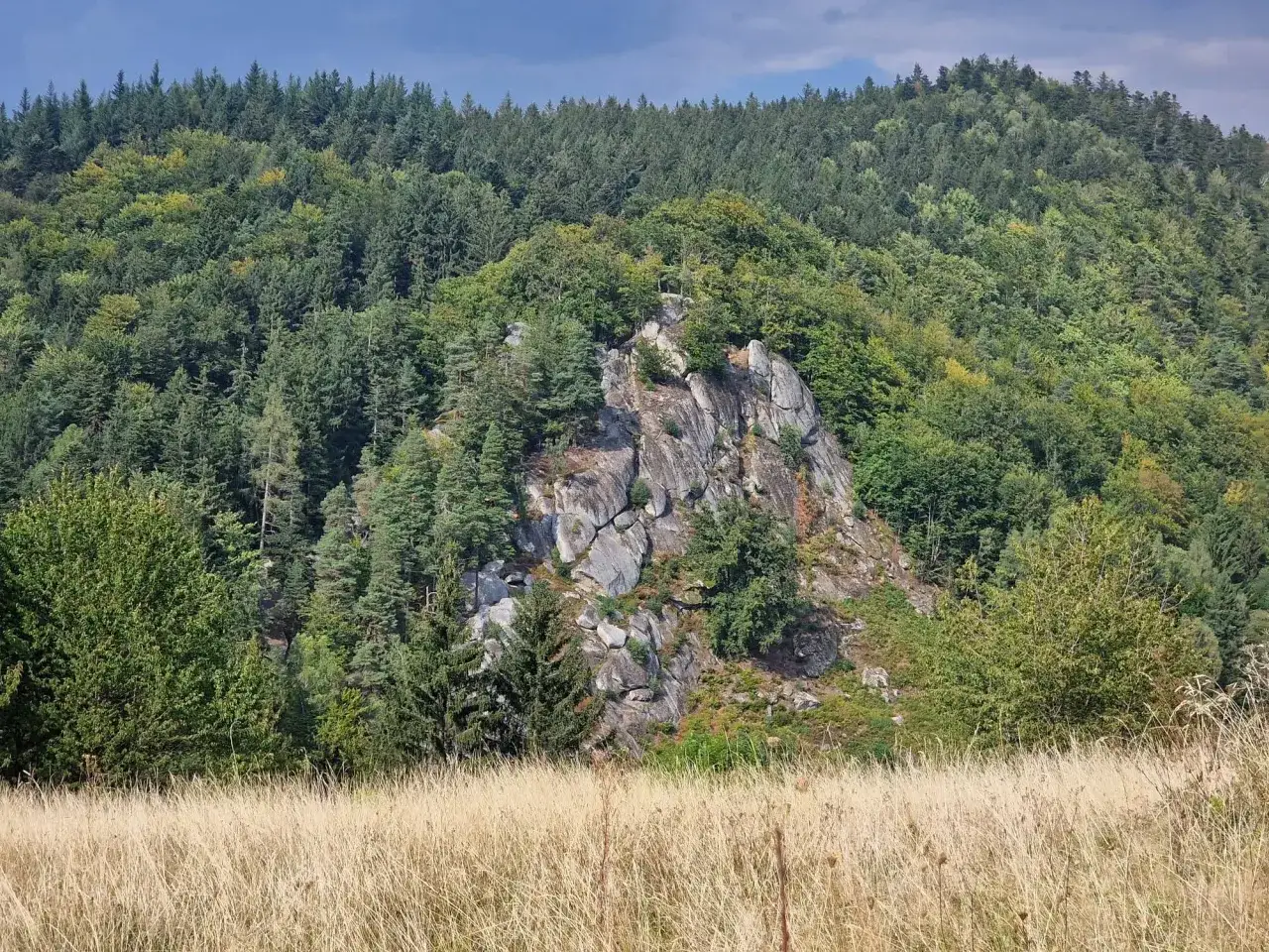 Majówka w górach: Gdzie bez tłumów? Znajdź idealne miejsce dla siebie!