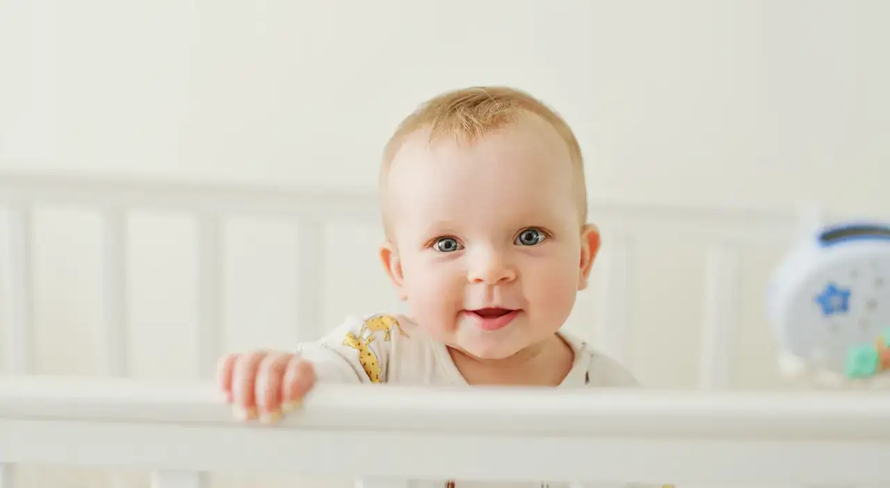 Skok rozwojowy 11 miesiąc: objawy, które mogą zaniepokoić rodziców