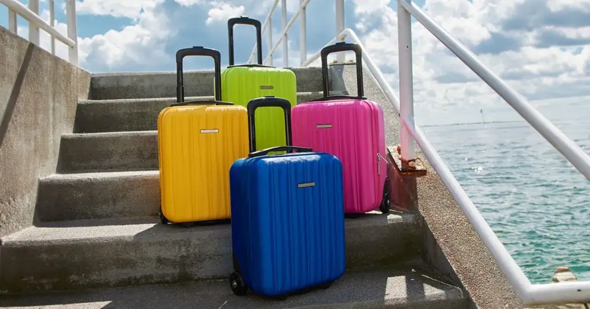 Jaką walizkę do samolotu wybrać: twardą czy miękką? Poradnik