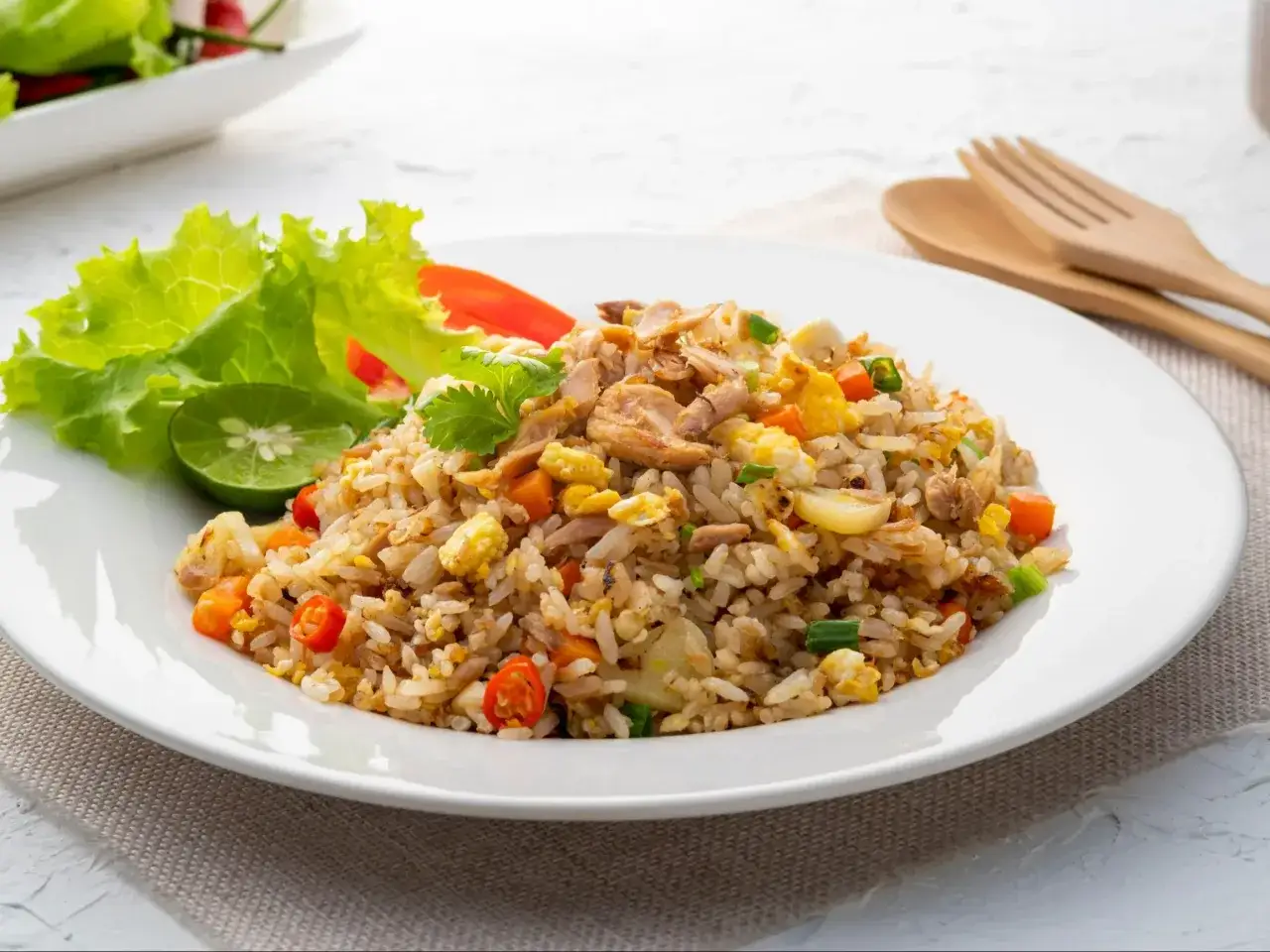 Jak zrobić ryż smażony jak u chińczyka? Sypki i pełen smaku!