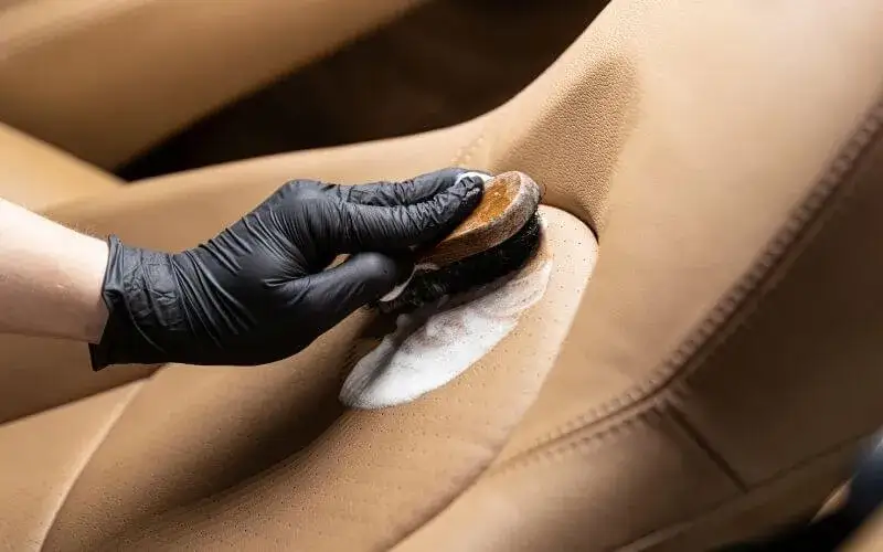 Czy pianka do tapicerki niszczy fotele? Oto 5 faktów które zaskakują