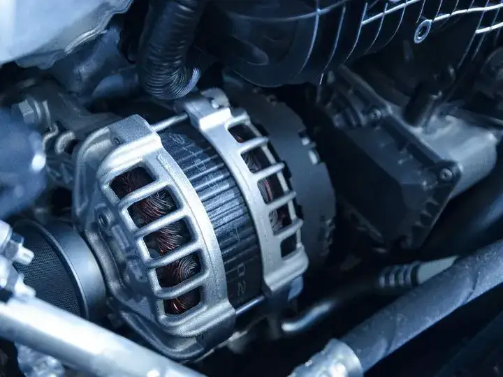 Jakie powinno być ładowanie alternatora 12V, by uniknąć uszkodzeń?