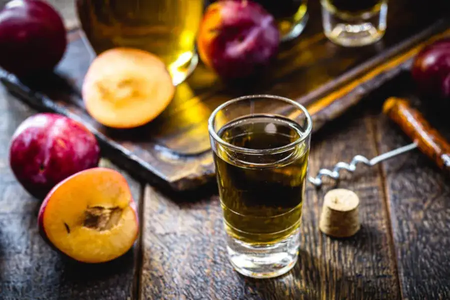 Najlepsze drinki z wódki żurawinowej, które musisz spróbować